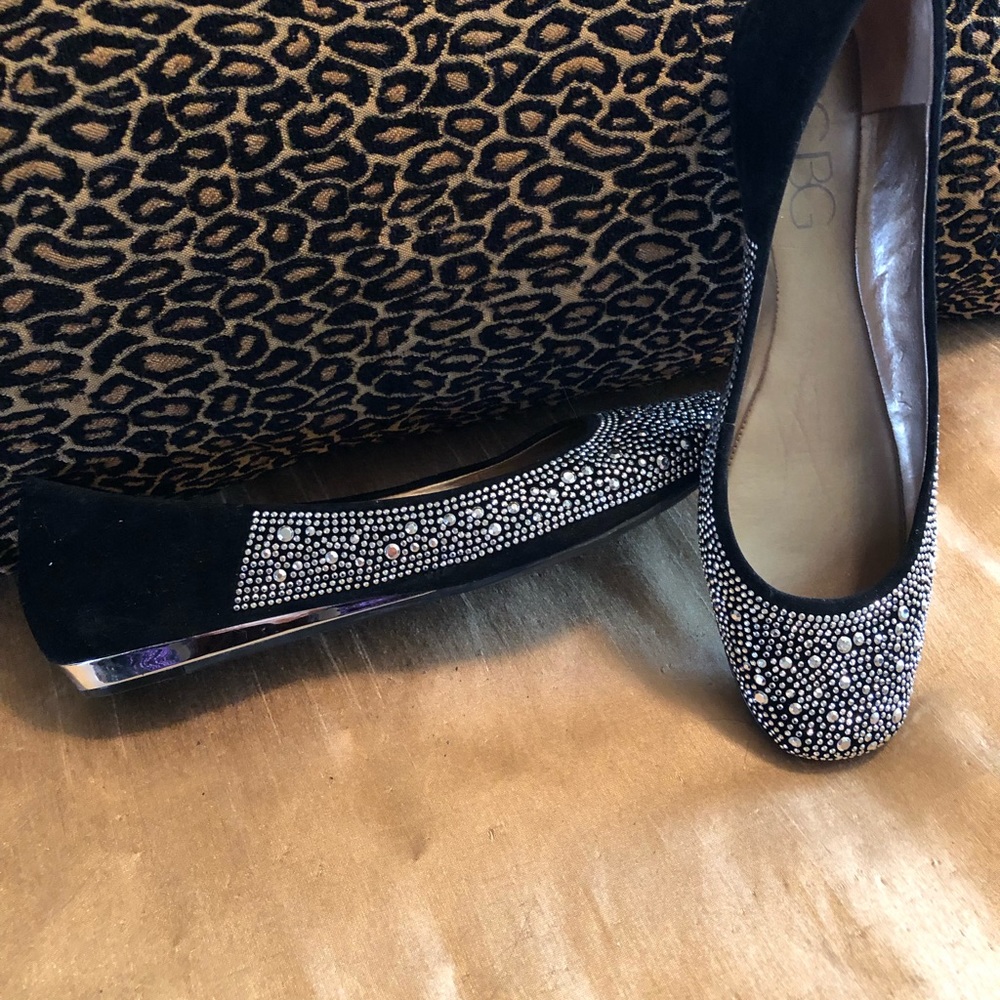 Black closed toe flat